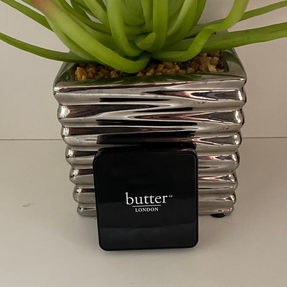 Butter London Cheeky Cream Blush in Naughty Biscuit No Box Not Returnable